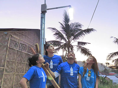 Fény az éjszakában ott, ahol áram sincs Fény az éjszakában ott, ahol áram sincs