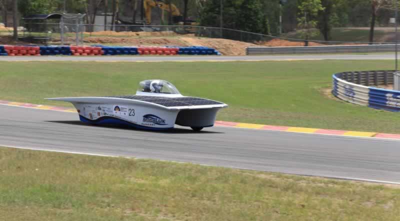 Kecskeméti Főiskola csapata a 2015-ös World Solar Challenge versenyen újoncként a 7. helyen végzett 
