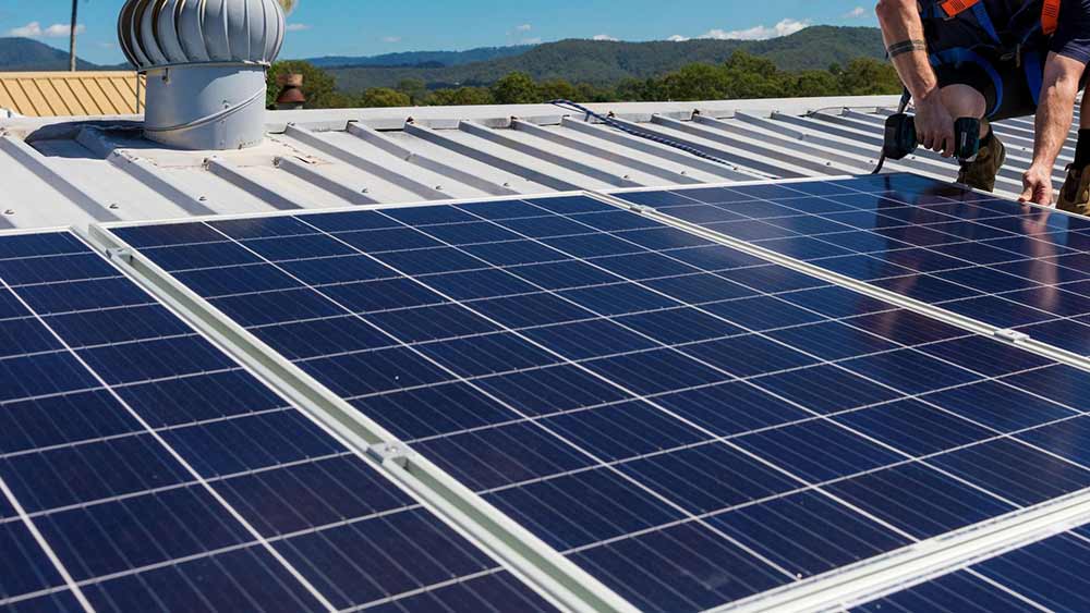 4. Nem szabad cserben hagyni a magyar napelem-ipart 4. Nem szabad cserben hagyni a magyar napelem-ipart