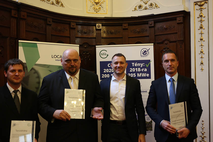 De mit keres egy megújuló napenergiával foglalkozó portálon egy ilyen cég? De mit keres egy megújuló napenergiával foglalkozó portálon egy ilyen cég?