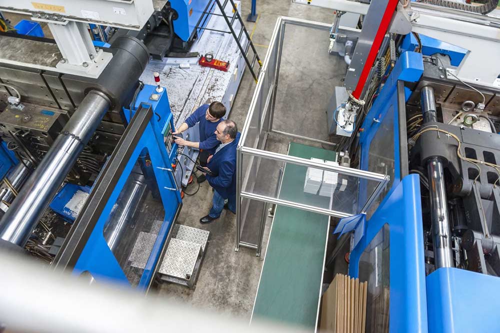 A műanyag fröccsöntés nem kevés energiát igényel A műanyag fröccsöntés nem kevés energiát igényel