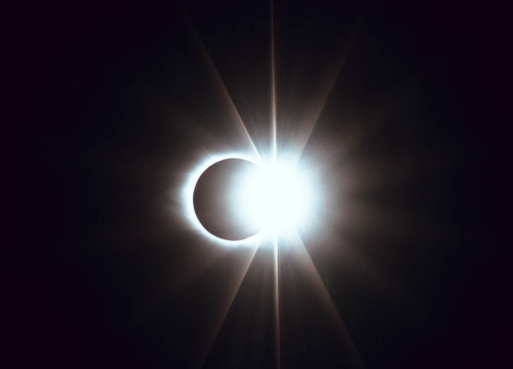 Miért nem lehet csak simán több napelemet felküldeni az űrbe?