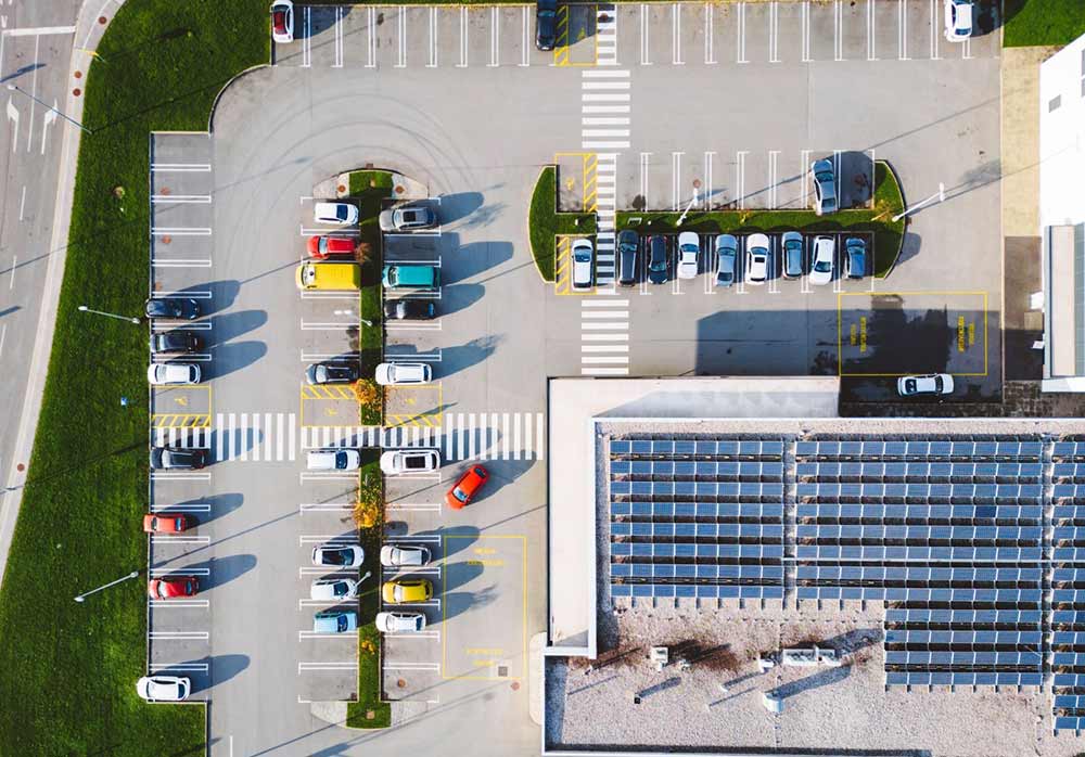 A parkolókat is zöldebbé alakítanák