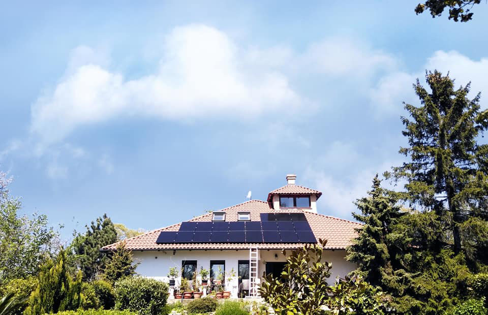 Fekete napelemek az esztétikusabb megjelenésért Fekete napelemek az esztétikusabb megjelenésért